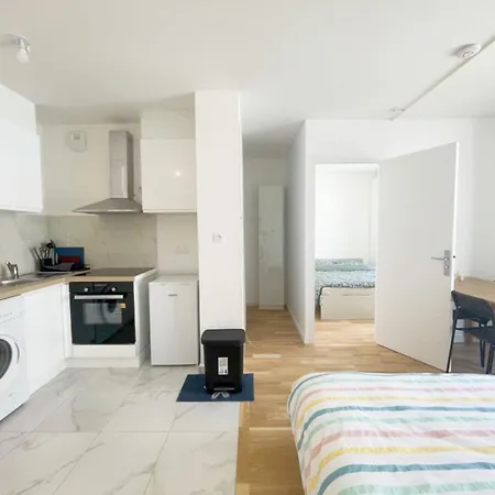 Cosy, Simple, Centrale, Easy Transport Apartment